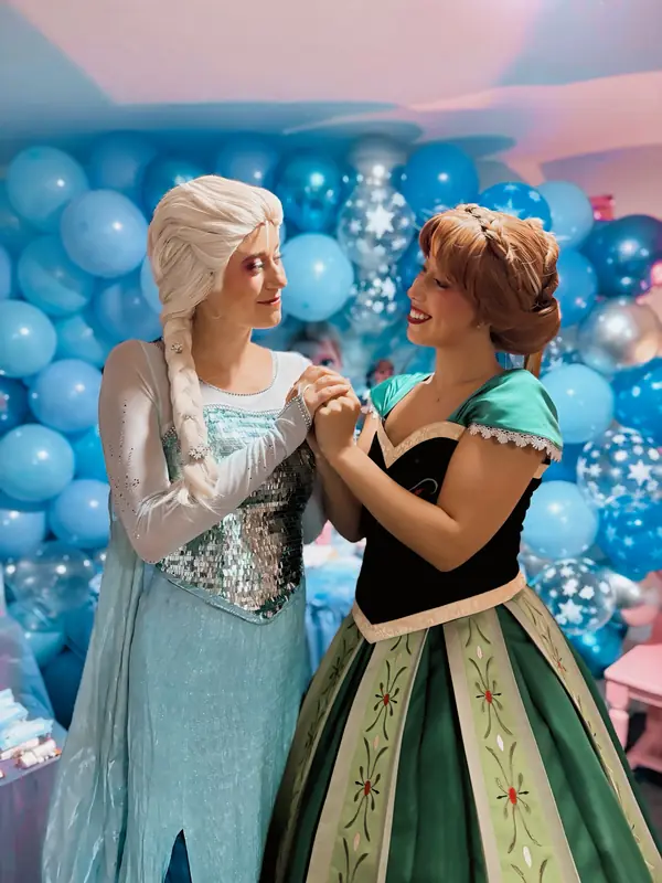 Las princesas de las nieves en una fiesta