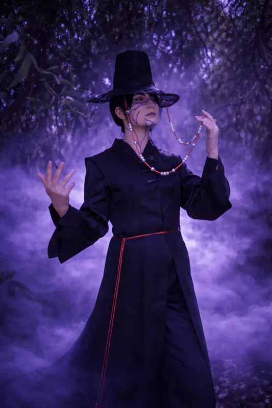 El Chico Idol del sombrero negro