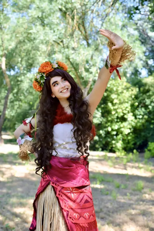 La Princesa de la Isla con corona de flores